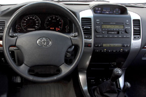 Toyota Land Cruiser 120 - interiér