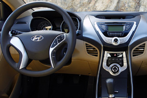 Hyundai Elantra 2011 - interiér