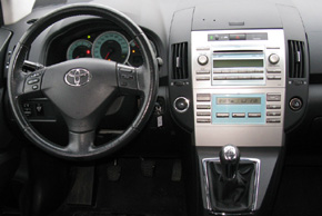 Toyota Corolla Verso - interiér
